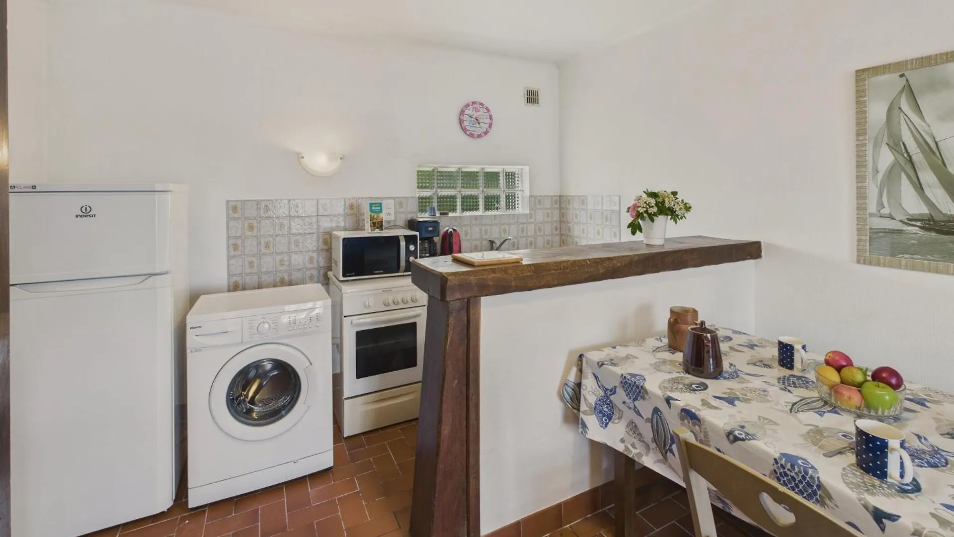La Caravelle - Logement Pour 3 Dans Une Chaumiere Guilvinec